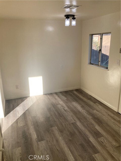 Building Photo - 980 C