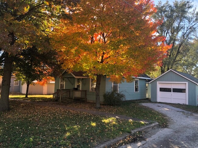 Building Photo - 211 S Olive