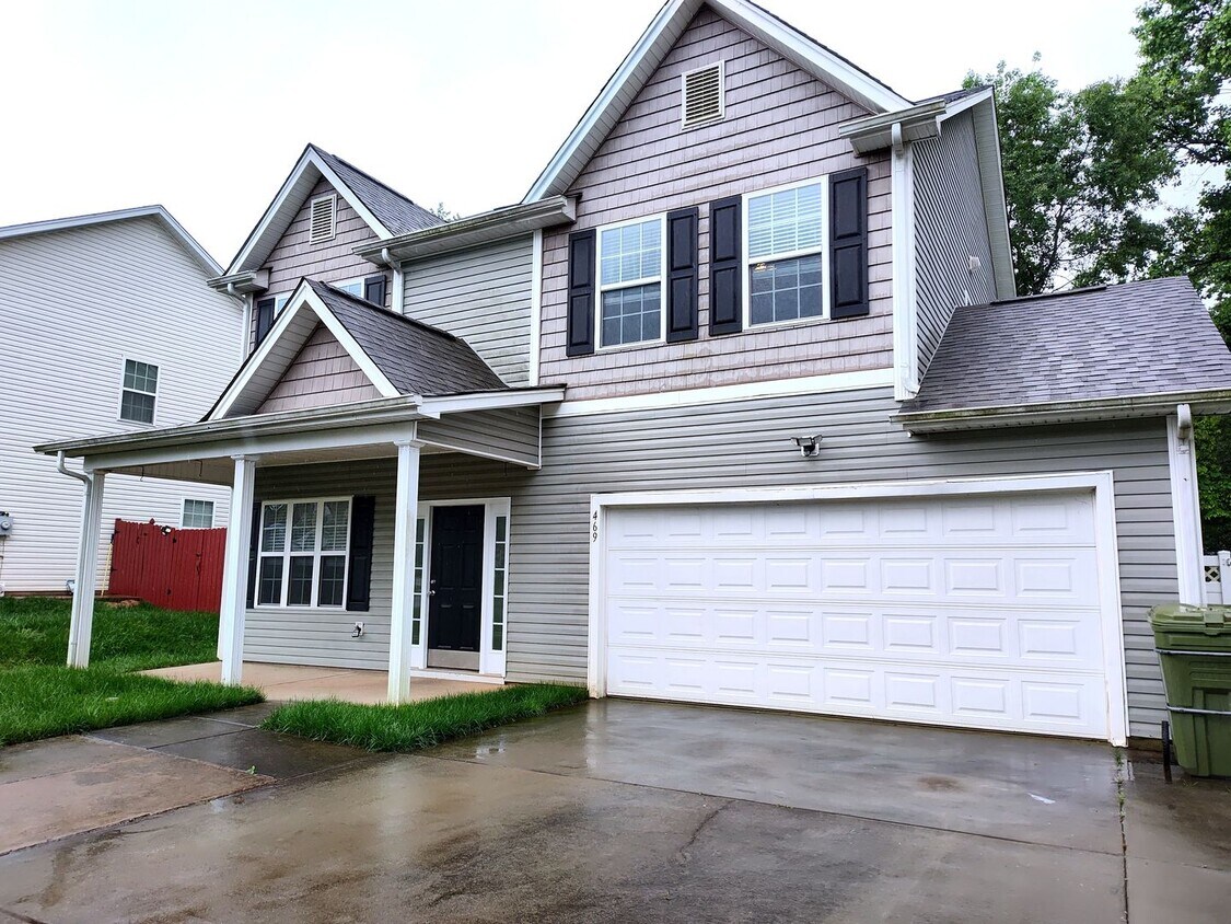 Primary Photo - Move-in ready Home located in the Jones Br...