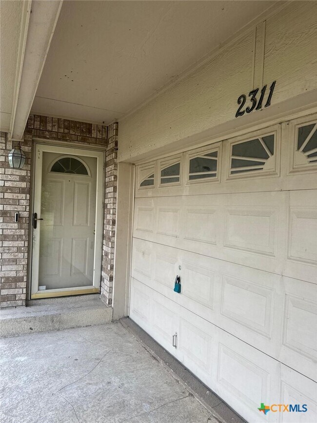 Foto del edificio - 2311 Old FM 440 Rd