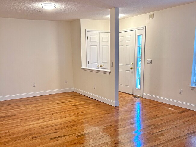 Building Photo - 629 Danbury Rd