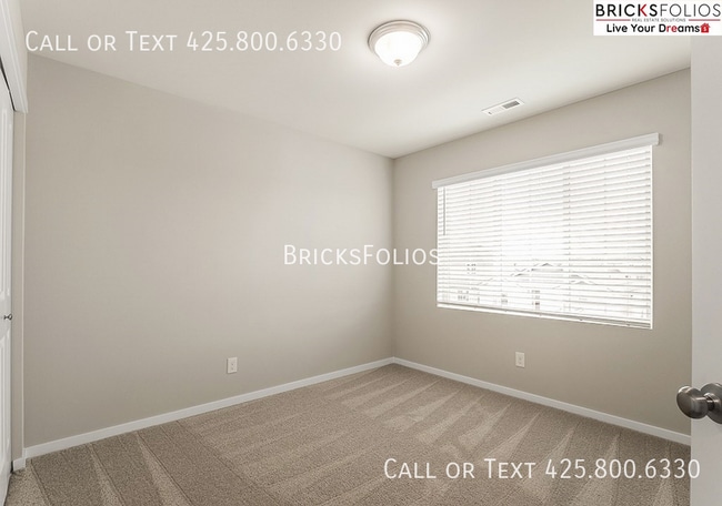 Foto del edificio - 18729 107th Ave Ct E