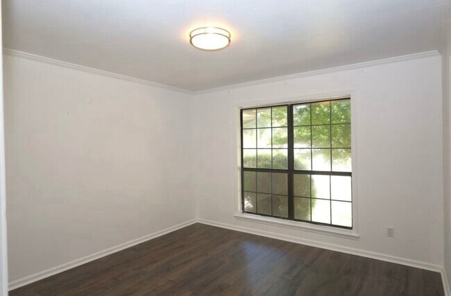 Foto del edificio - 2208 Northwood Cir