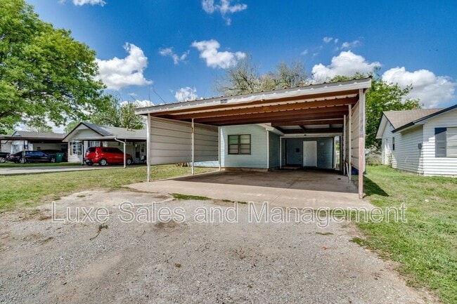 Photo - 1005 SW 63rd St House