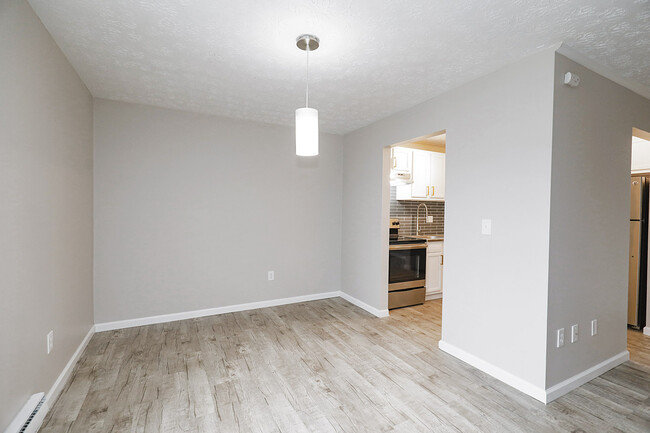 Dining Room - The Evalee Apartments