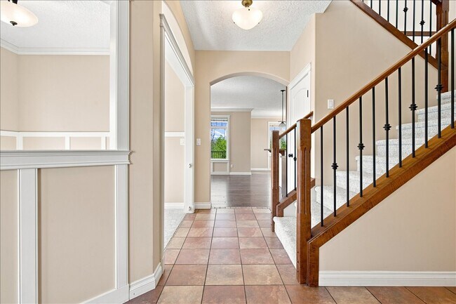Photo du bâtiment - 9335 Lakeshore Ct