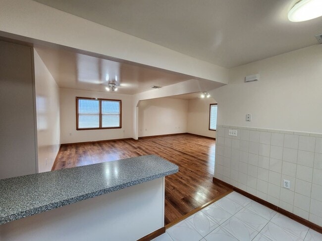 Building Photo - 937 Grove St
