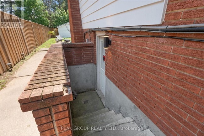 Photo du bâtiment - 4210 Briarwood Ave