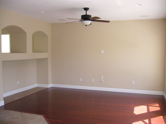 Foto del edificio - 4 Bedroom/2.5 Bath next to Lake in Winderm...