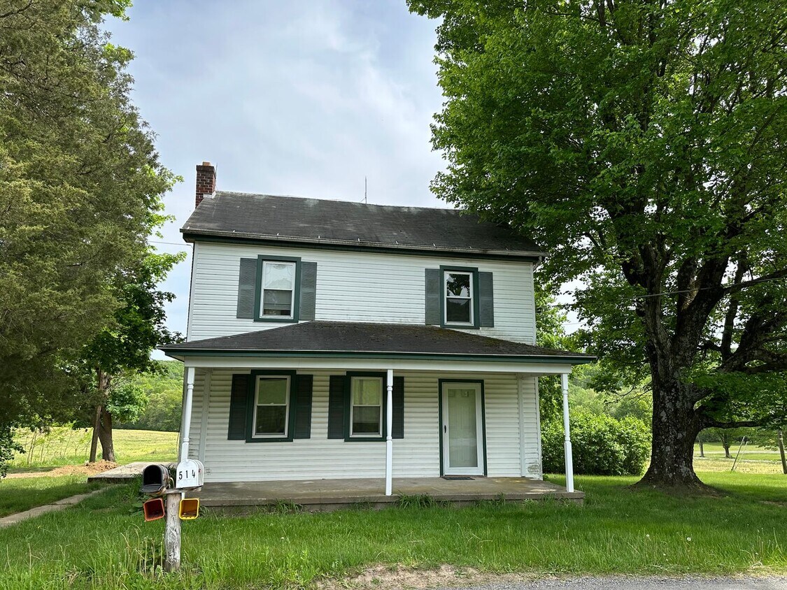 Primary Photo - Pine Grove 3 bedroom 1 bath home
