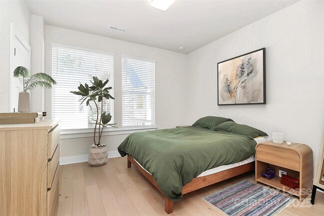 Foto del edificio - 338 E Cama St