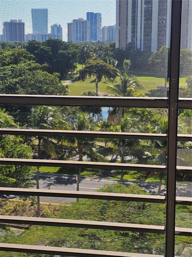 Foto del edificio - 20500 W Country Club Dr