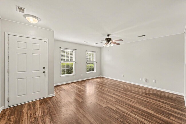 Foto del edificio - 109 Larkspur Dr
