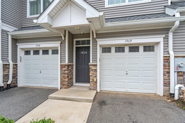 Building Photo - 1909 Townhome Wy