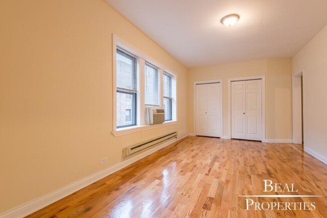 Building Photo - 1 bedroom in CHICAGO IL 60613