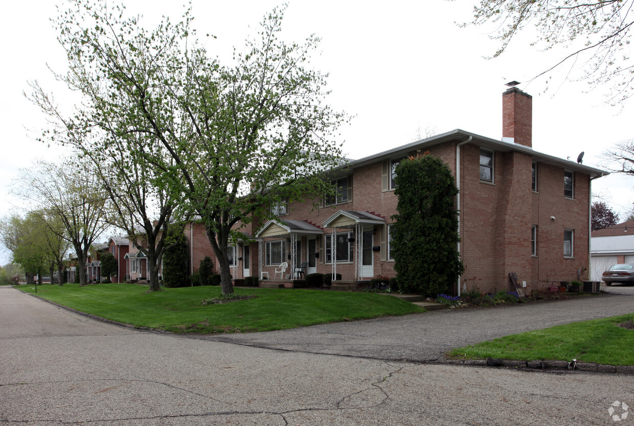 Primary Photo - East Avondale Townhomes