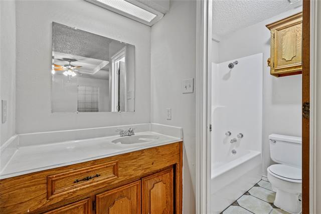 Foto del edificio - 219 E Pritchard Ln