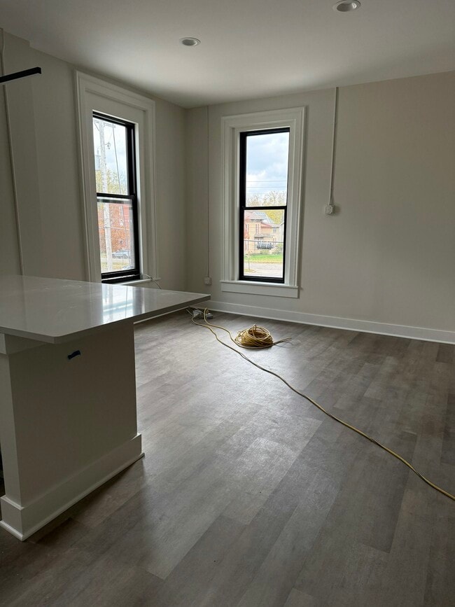 Building Photo - 106 E Erie St