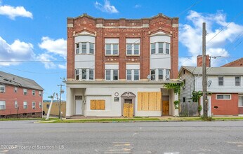 Building Photo - 380 Scott St