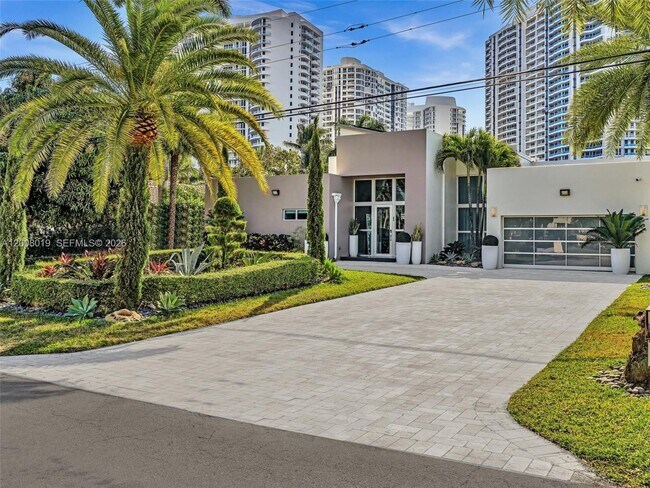 Foto del edificio - 307 Holiday Dr