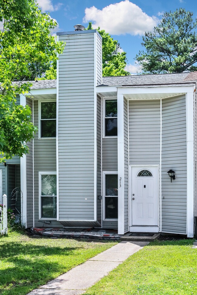 Foto del edificio - 213 Thalia Trace Dr