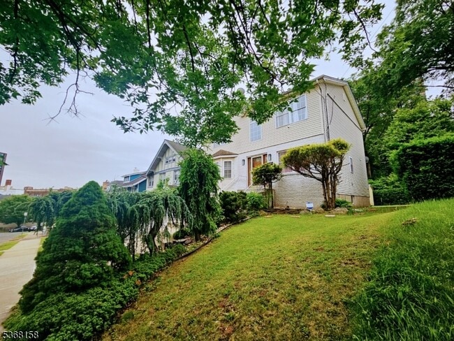 Building Photo - 30 Custer Ave