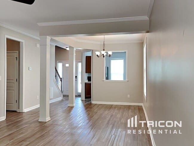 Building Photo - 557 McCarthy Dr