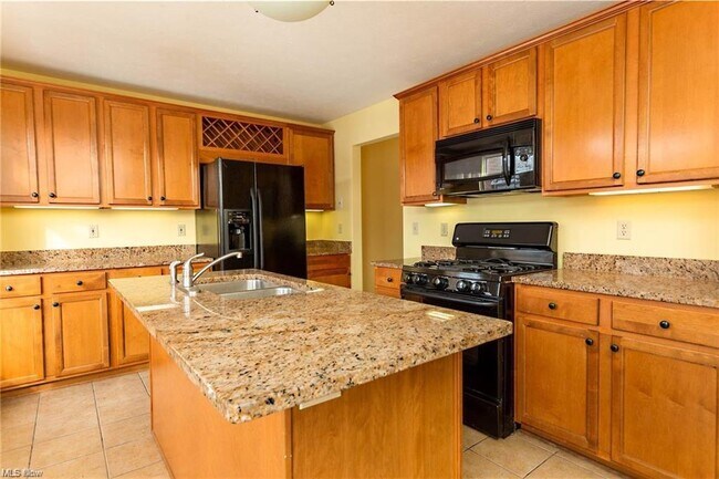 Building Photo - 1957 E 85th St