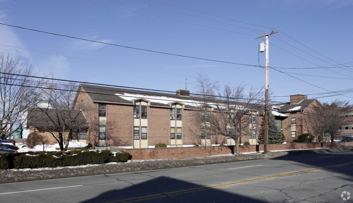 Foto principal - 1303 Elmwood Ave