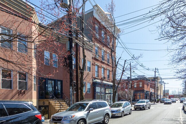 Building Photo - 278 Monmouth St