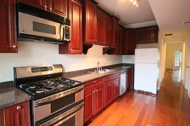 Foto del edificio - 3823 N Southport Ave