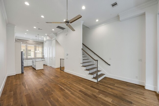 Building Photo - 2715 Maxroy St