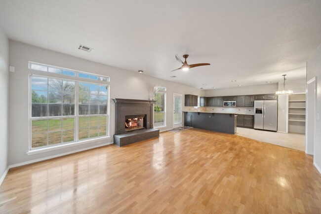 Foto del edificio - Remodeled 2 story in desired Stone Mill Br...