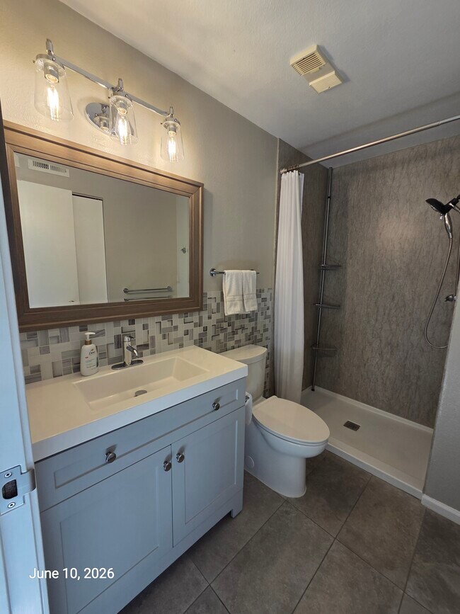 Foto del edificio - 8555 Fairmount Dr