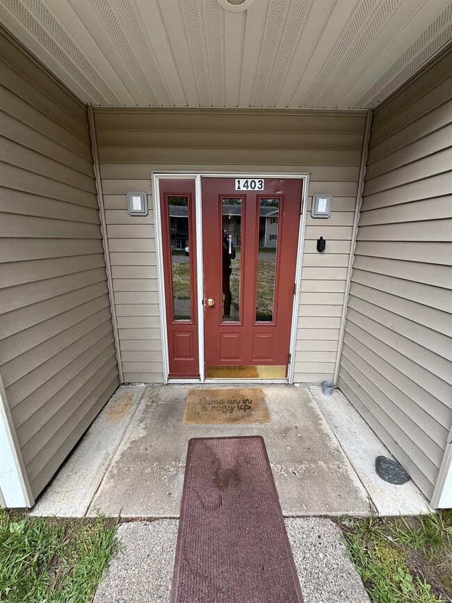 Building Photo - 1403 3rd Ave