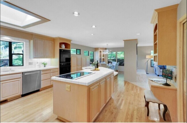 Foto del edificio - Beautiful and Quiet 3 bedroom 3 bath home ...
