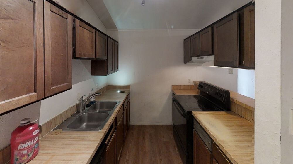 Primary Photo - Beautiful Single Family House