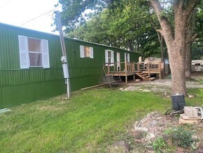 Building Photo - 421 Shady Ln