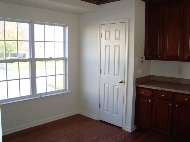 Building Photo - 122 Heritage Creek Way