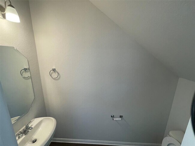 Foto del edificio - 343 Silver Glen Dr