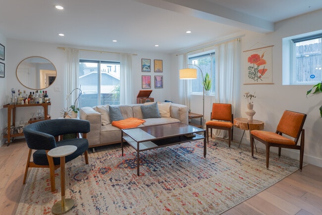 Foto del edificio - 446 N Commonwealth Ave