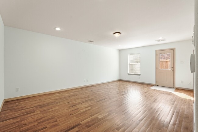 Building Photo - 7903 Bachwood Dr