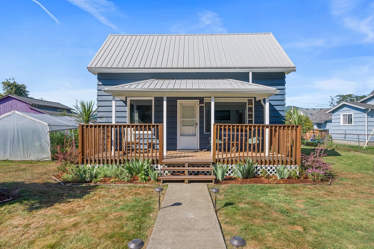 Primary Photo - 209 Cowlitz St