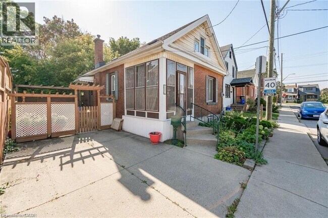Building Photo - 252 Beechwood Ave