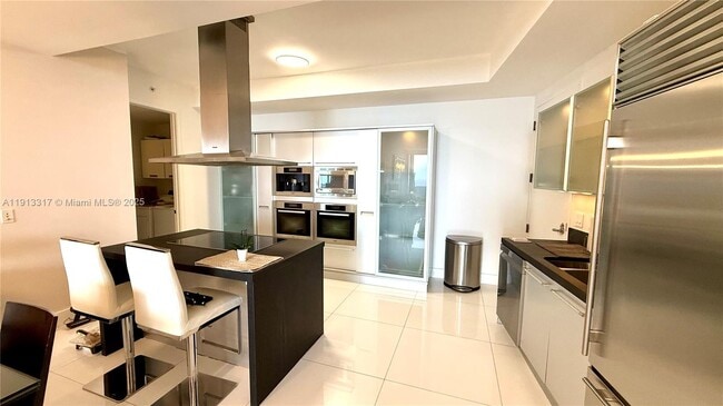 Foto del edificio - 18201 Collins Ave