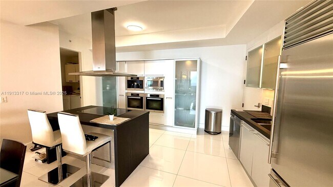 Building Photo - 18201 Collins Ave