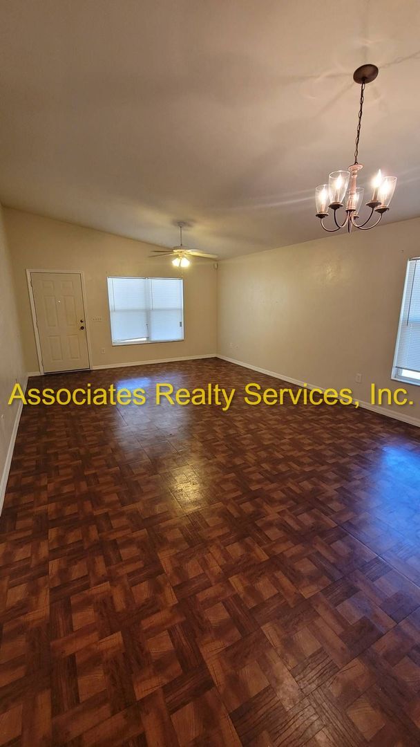 Building Photo - 3 bedroom in Lake Forest