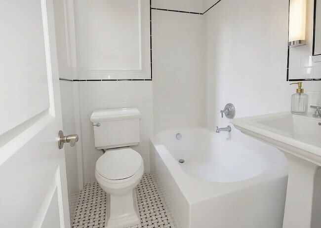 Foto del edificio - 212 E 63rd St