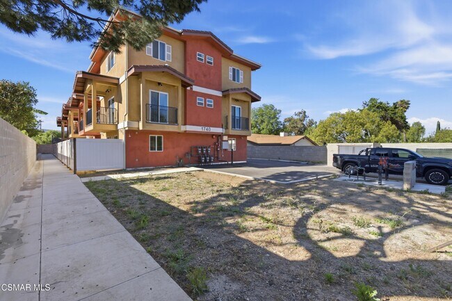 Building Photo - 1740 Patricia Ave