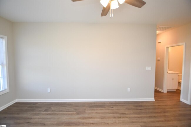 Foto del edificio - 105 Cunningham Rd